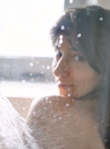 Dana Rogoz s-a lăsat filmată sub duș! Ce imagini cu vedeta au apărut pe Instagram