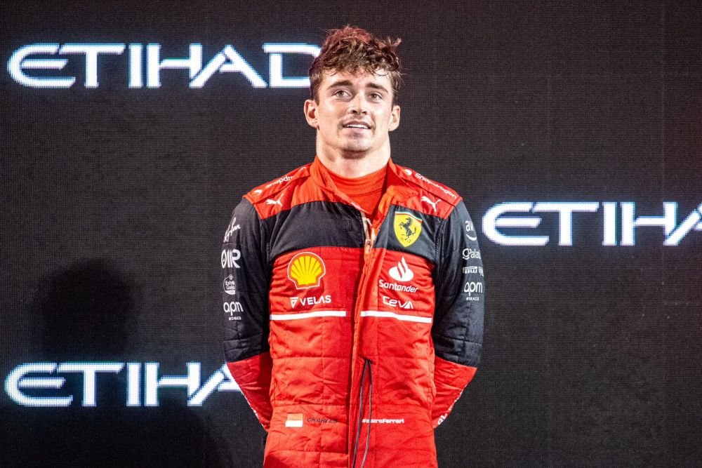 Pilotul echipei Ferrari, Charles Leclerc, terorizat de fani! Stau în fața apartamentului său și sună la ușă