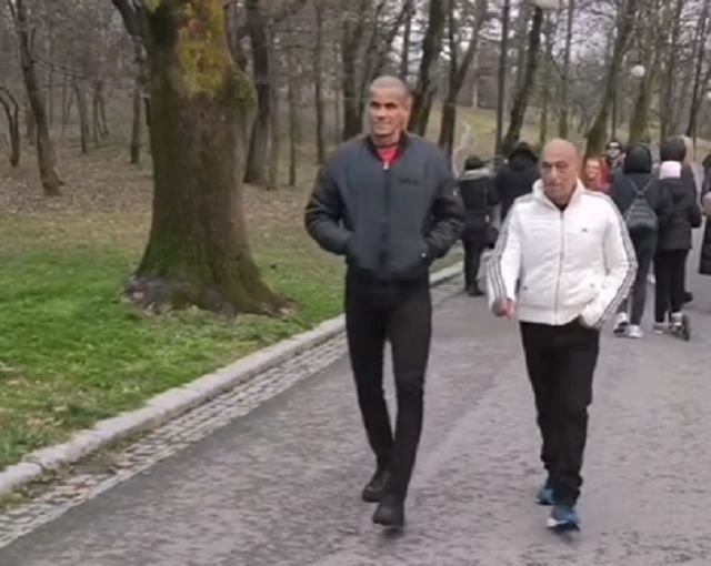 Rivaldo, ținta glumelor într-un parc din Craiova! Ce i-a strigat un bărbat care îl filma