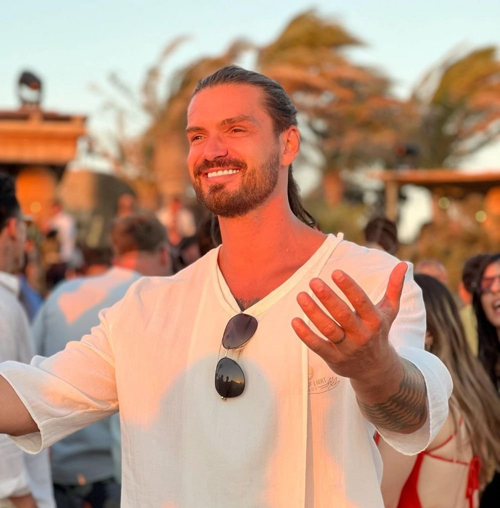 După participarea la Survivor România, Bogdan Vlădău a luat-o pe calea spiritualității. Cu ce se ocupă acum FOTO