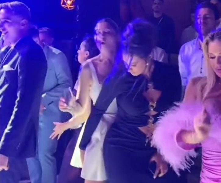 Antonia, dans lasciv pe manele la nunta lui Cristi Manea cu Irina Deaconescu! A pipăit-o pe mireasă în fața tuturor