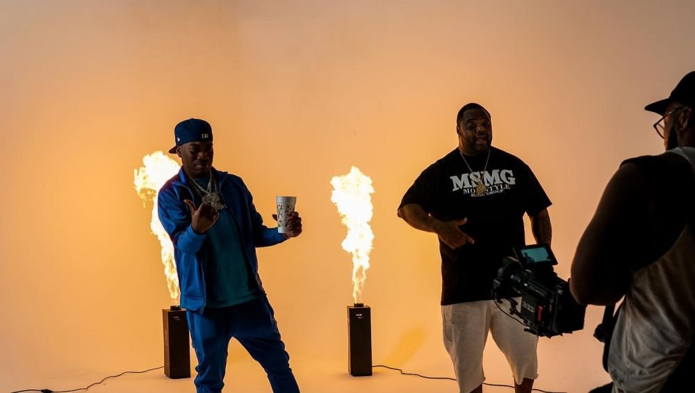 Un rapper celebru și-a dat ultima suflare în fața fanilor. Momentul în care se prăbușește pe scenă, în timpul unui concert VIDEO