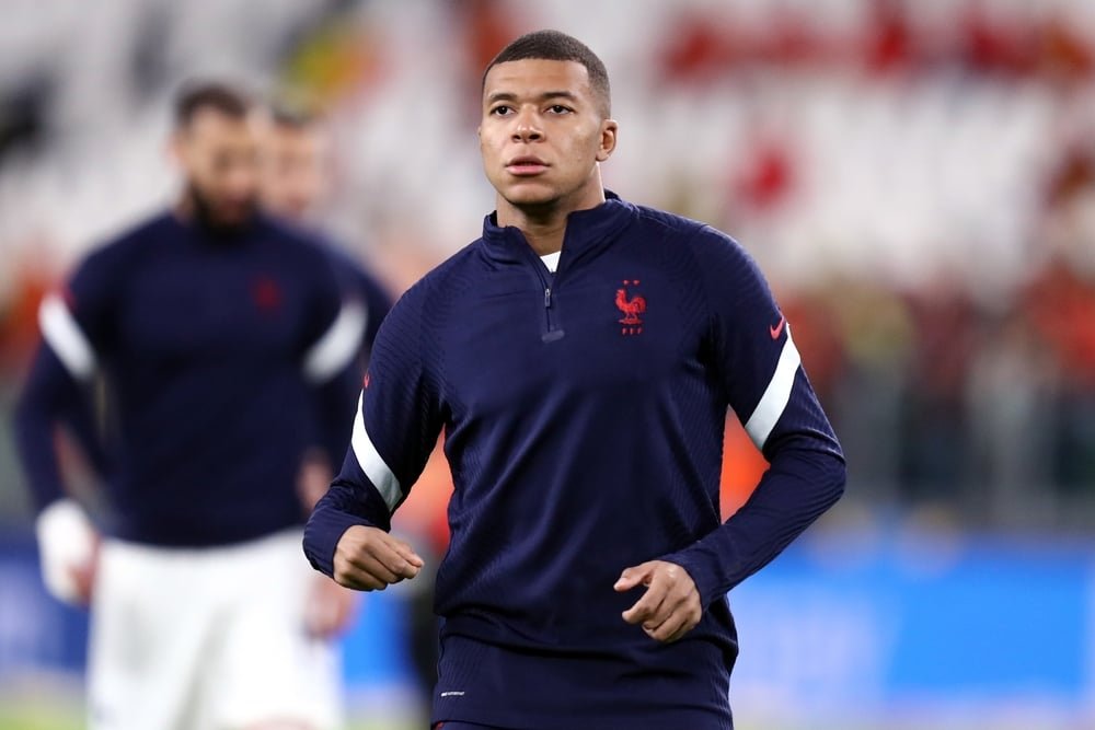 Kylian Mbappe, apărat precum un președinte de stat. Ce a făcut în Camerun