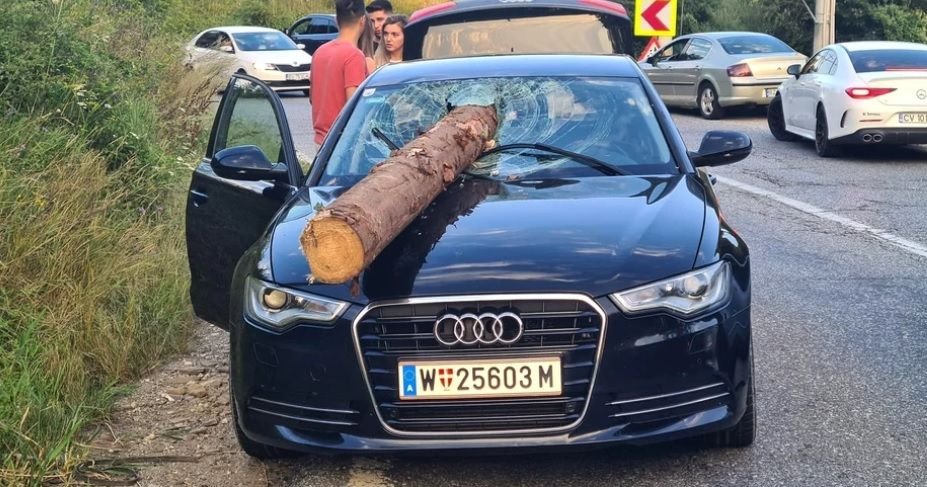 Cum evităm un accident prin regula celor 2 secunde. Sfaturile instructorului Titi Aur