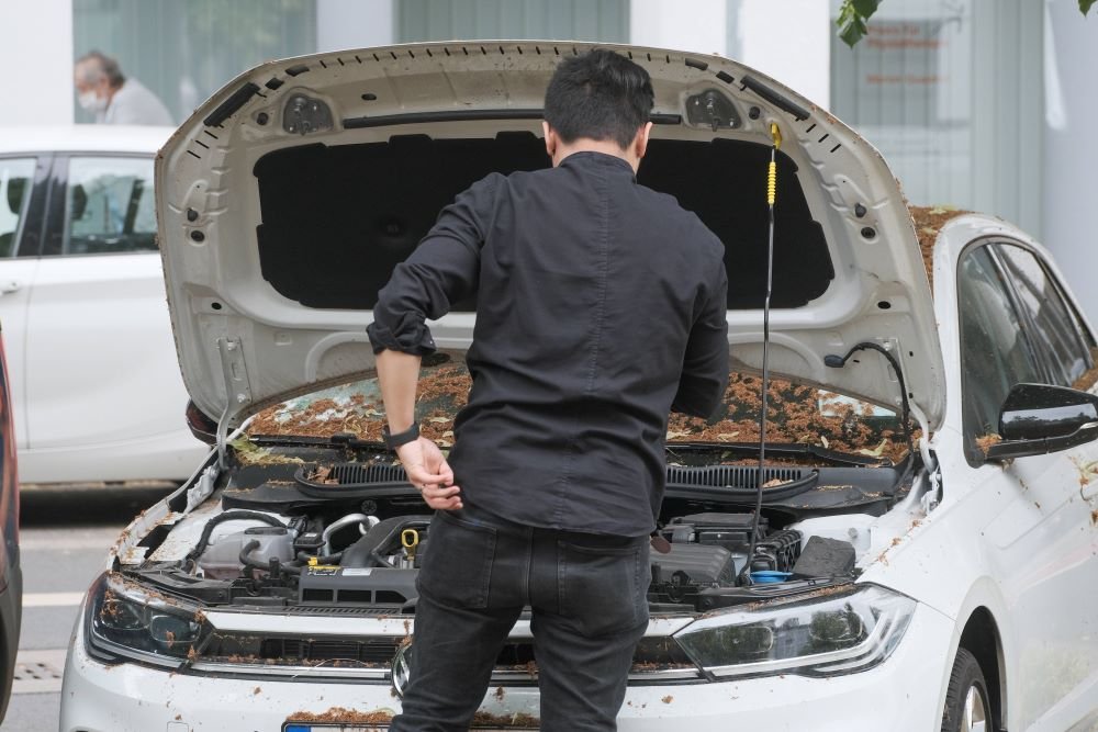 Taxe tot mai mari: Cât muncește un român pentru a-și întreține mașina anual
