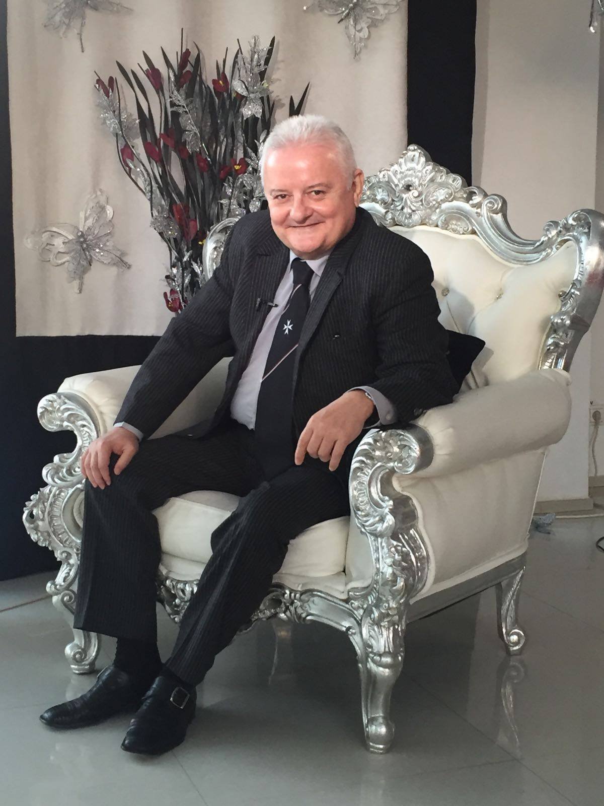 Oamenii fac chetă pentru Irinel Columbeanu, care nu își permite cheltuielile de la azil. Proprietarul căminului de bătrâni: I-am făcut reducere
