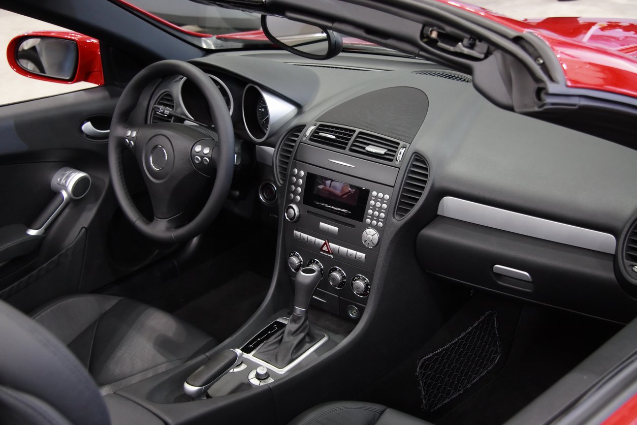 (P) Cosmetica auto: Cum să menții interiorul mașinii curat?
