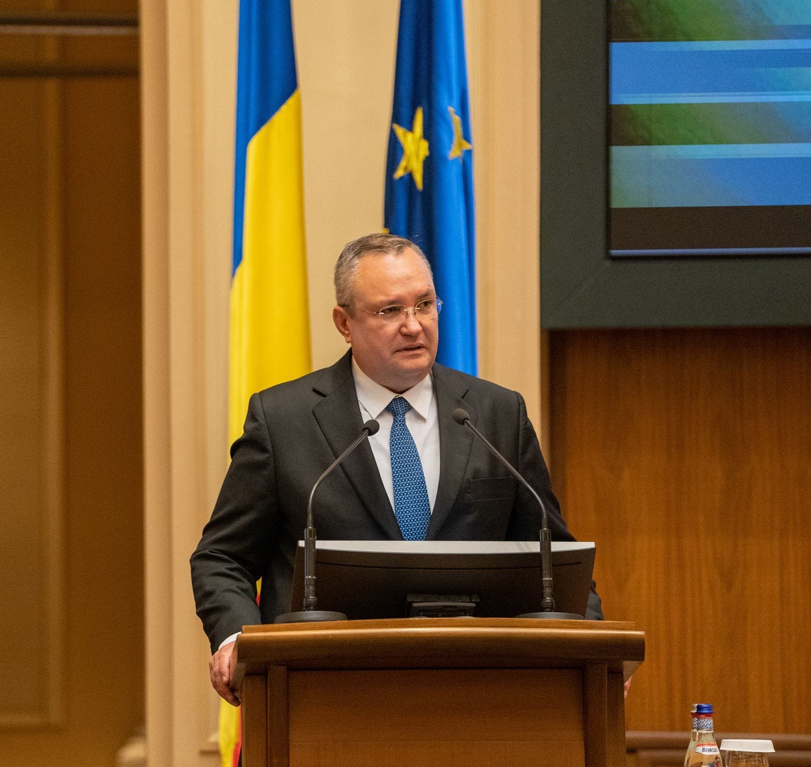 Nicolae Ciucă se laudă că ştie să gătească sarmale olteneşti şi să facă pâine