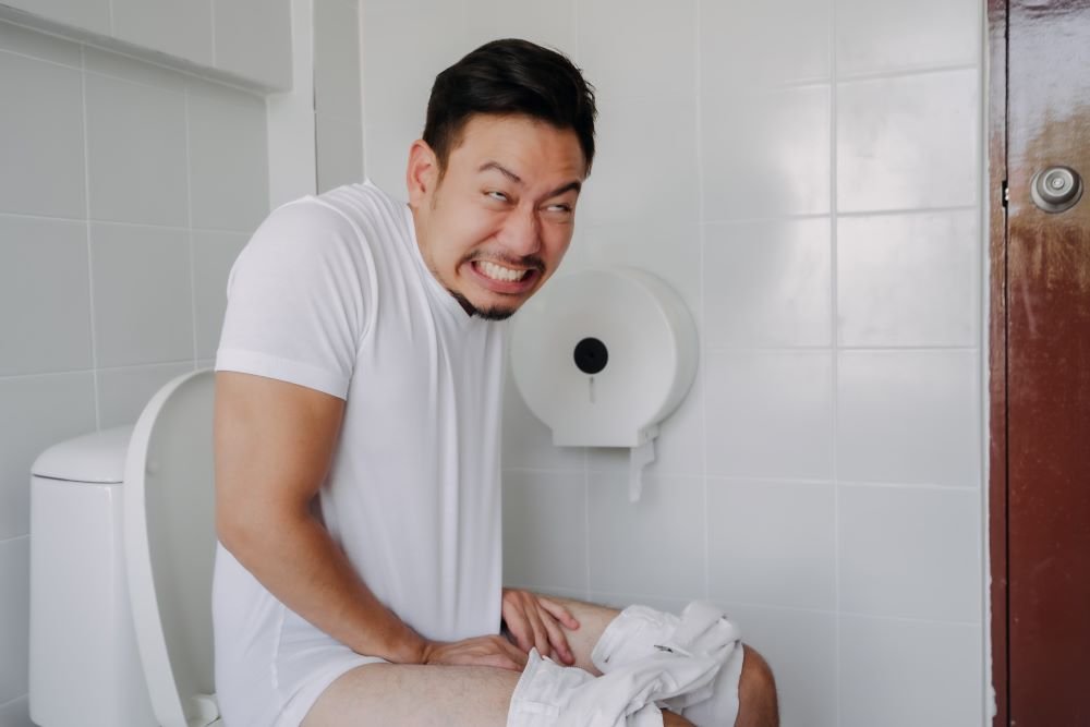 I-a tăiat penisul soțului, l-a fotografiat apoi l-a aruncat la WC și a tras apa