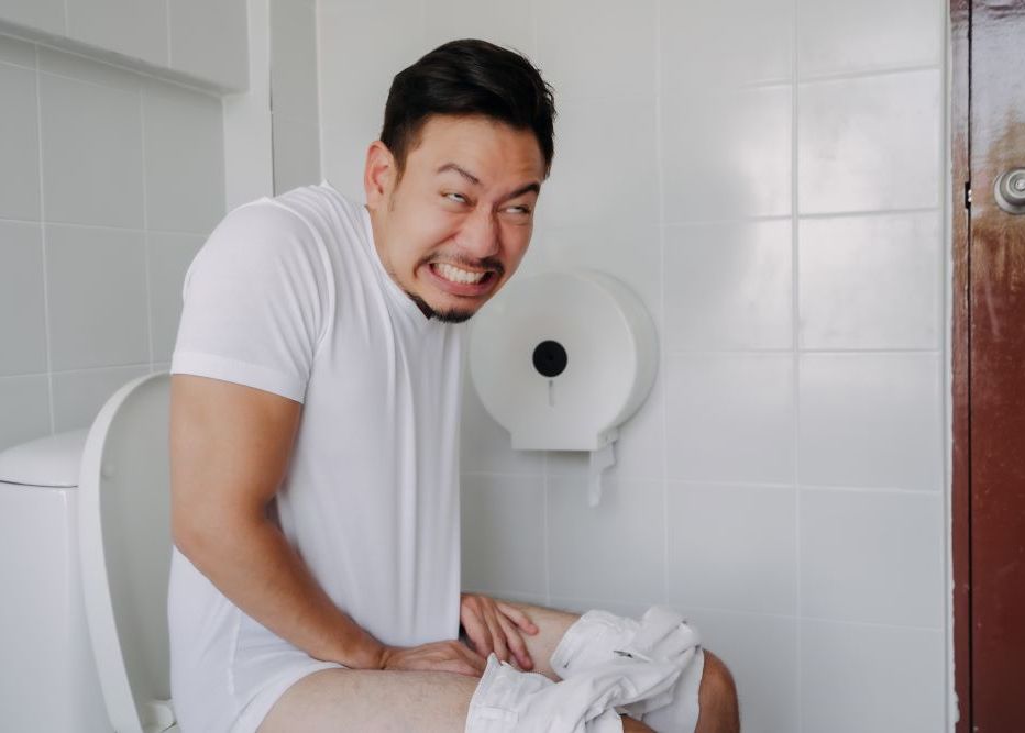 I-a tăiat penisul soțului, l-a fotografiat apoi l-a aruncat la WC și a tras apa