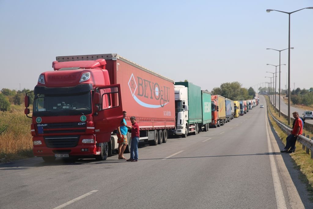 Salariul pe care îl primește în Italia un român care e șofer de TIR: „În 2017 aveam 2.100 de euro lunar”