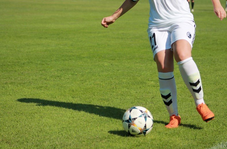 (P) Cel mai violent derby din Europa divizează o insulă în două
