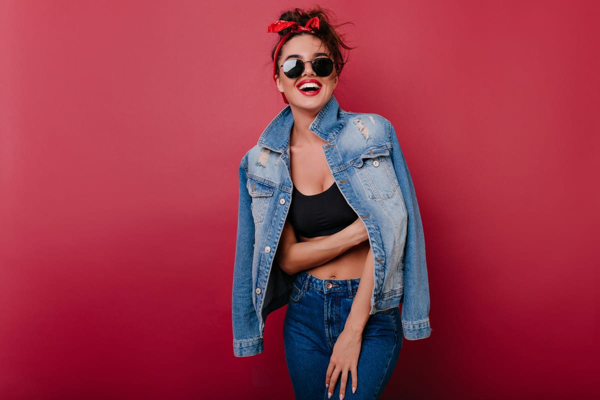 (P) Cum alegi blugii perfecți fără să fie nevoie să îi probezi? 4 sfaturi utile